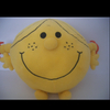 Hochwertige, ma&szlig;geschneiderte Pl&uuml;schpuppe im klassischen MR.MEN-Stil. Kleine Miss Sunshine-Spielzeugpuppe