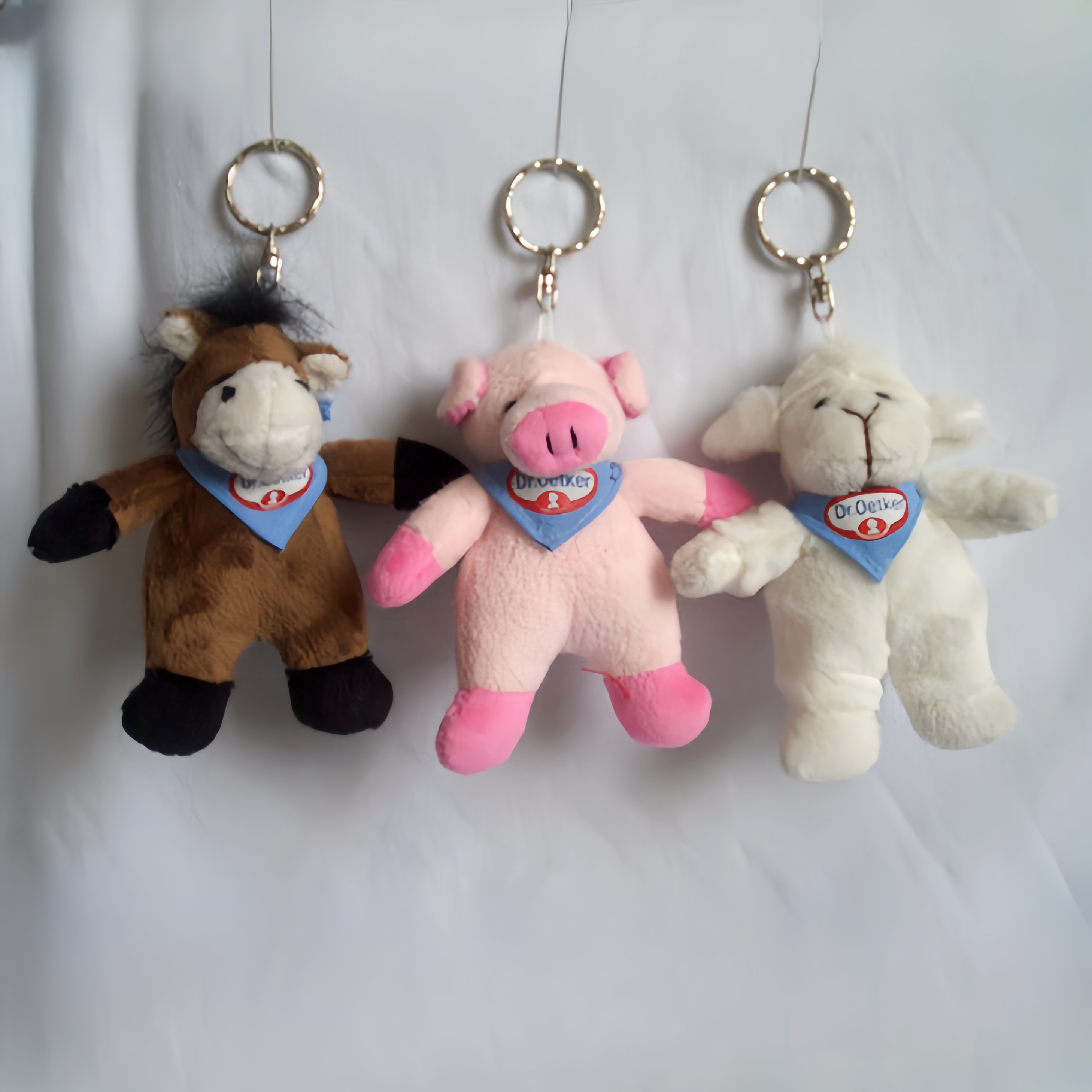 Gantungan Kunci Mainan Boneka Beruang Teddy Mewah Kustom Lucu dengan Bib